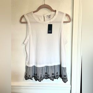 Crown & Ivy T-shirt. Size S.